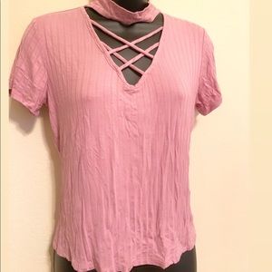 🍭Crisscross accent cutout shirt 👚